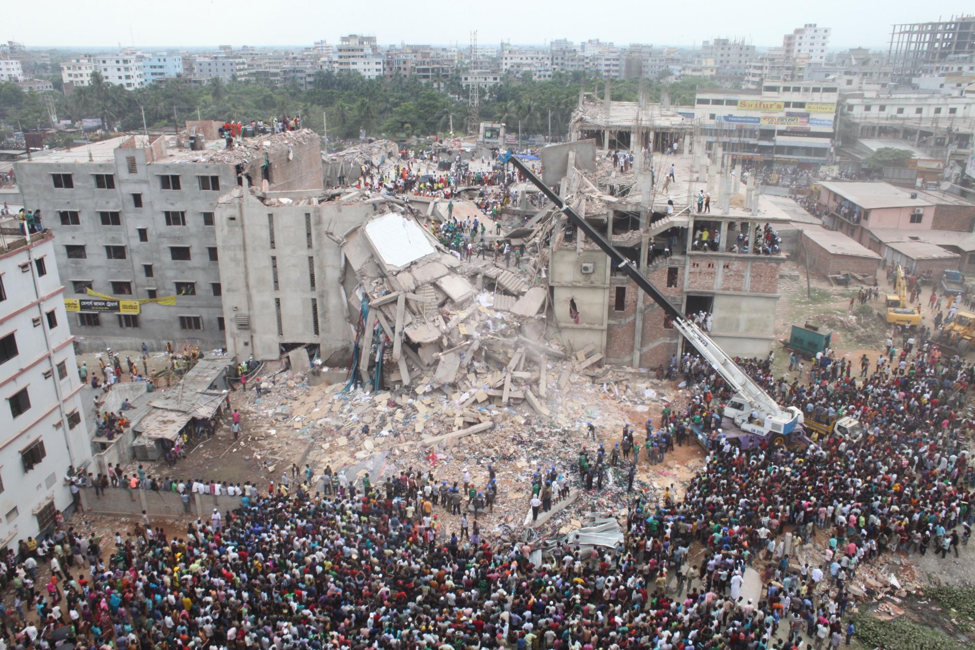 Rana Plaza, a tragédia que expôs a realidade que sustenta parte da indústria da moda (Getty) 